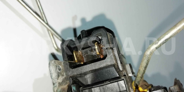 Замок двери Renault Duster I (2010—2015) Renault 15 оригинальный номер 825035599R