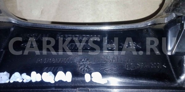 Накладка селектора КПП Nissan Qashqai I рестайлинг (2010—2013) Nissan Qashqai оригинальный номер p13717a77000