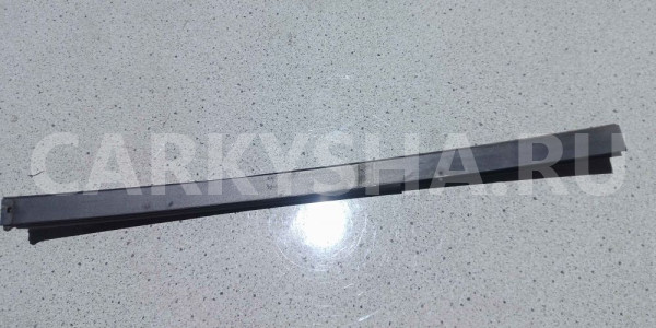 Направляющая стекла двери Renault Sandero I (2009—2014) Renault 14 оригинальный номер 8200574767