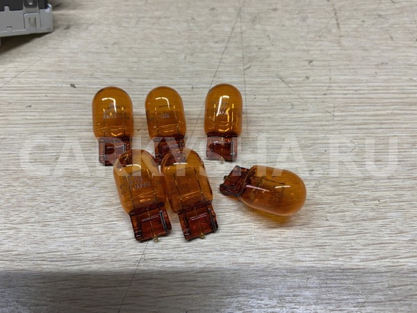 Лампочка поворотники желтая Toyota Camry VIII (XV70) Рестайлинг – седан оригинальный номер 90981-15021