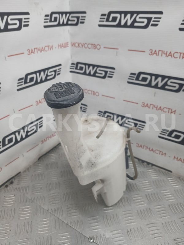 Бачок омывателя Toyota Sienta 