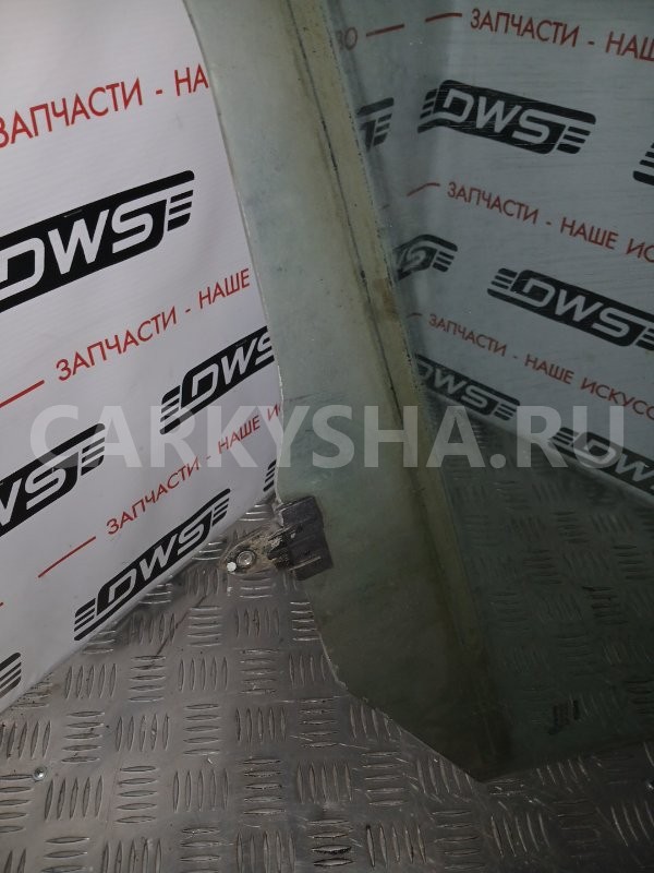 Стекло заднее Nissan Primera 