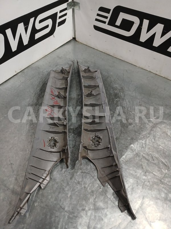 Накладка стойки Nissan Primera 