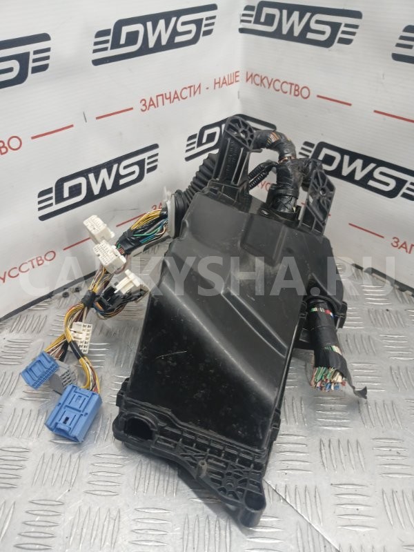 Блок предохранителей Toyota Crown 