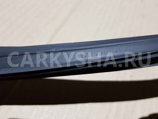 Уплотнитель стекла двери Toyota Camry XV50 рестайлинг 2 (2017—2018) Toyota Camry оригинальный номер 6815233110