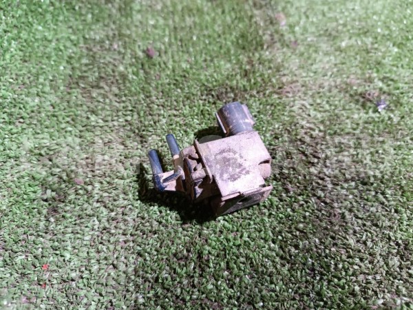 Клапан вакуумный Toyota Caldina оригинальный номер 9091012144