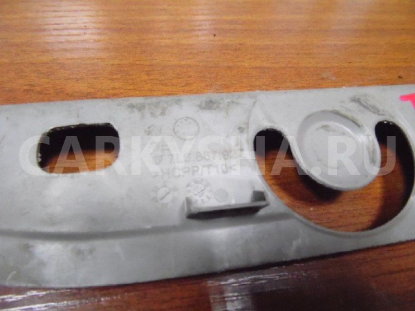 Накладка двери багажника Volkswagen Touareg I (2002—2006) Volkswagen Touareg оригинальный номер 7L6867927