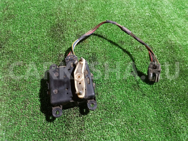 Моторчик заслонки отопителя Nissan Cefiro оригинальный номер 2774231U02