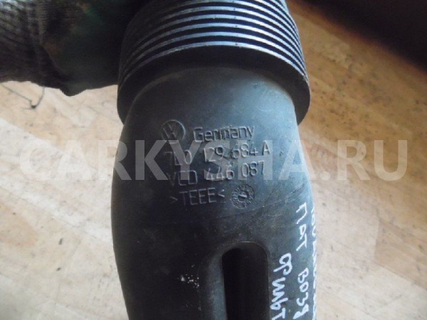 Патрубок воздушного фильтра Volkswagen Touareg I (2002—2006) Volkswagen Touareg оригинальный номер 7L0129684A