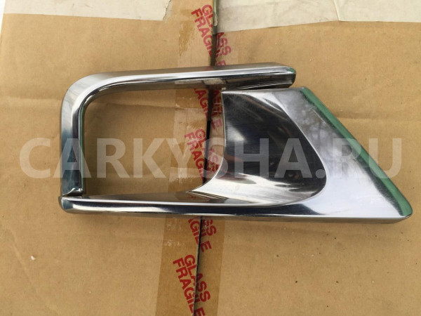 Оправа тумаки правая Toyota Land Cruiser 200 Рестайлинг 2 оригинальный номер 52127-60200 52127-60210 52125-60130