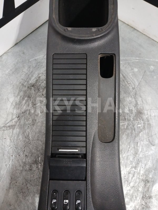 Консоль салона Nissan Primera 