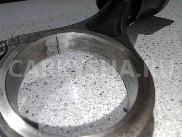 Поршень с шатуном Land Rover Discovery III (2004—2009) Land Rover Discovery оригинальный номер 1316180