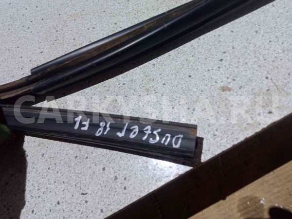 Уплотнитель стекла Renault Duster I рестайлинг (2015—2021) Renault 15 оригинальный номер 8200733142