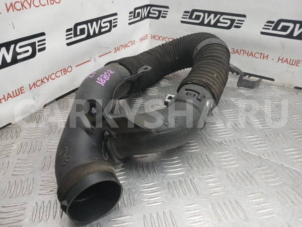 Воздухозаборник Toyota Avensis 