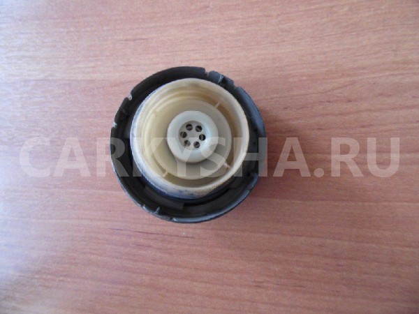 Крышка топливного бака Toyota Land Cruiser 100 (1998—2002) Toyota Land Cruiser 