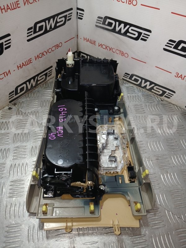 Консоль КПП Toyota Camry 