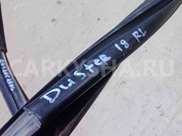 Уплотнитель стекла Renault Duster I рестайлинг (2015—2021) Renault 15 оригинальный номер 823310036R