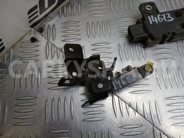 Замок двери багажника Nissan Primera 