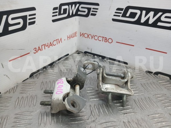 Петля двери багажника Toyota Ipsum 