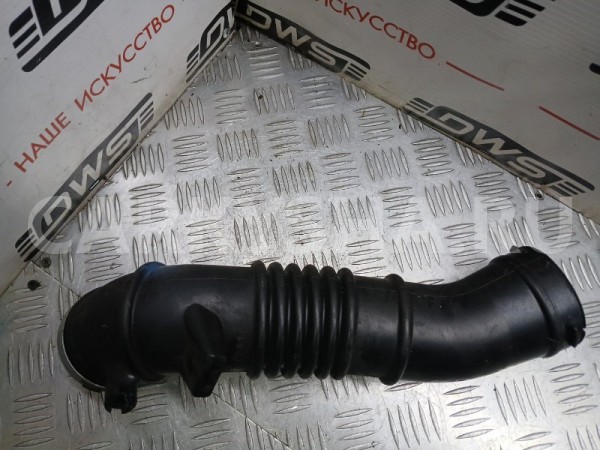 Патрубок воздушного фильтра Mazda Premacy 