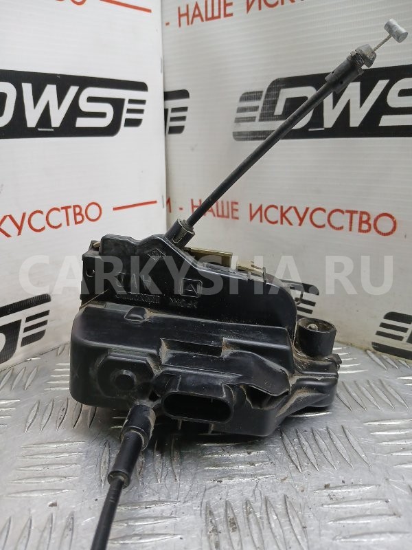 Замок передней двери Nissan Primera 