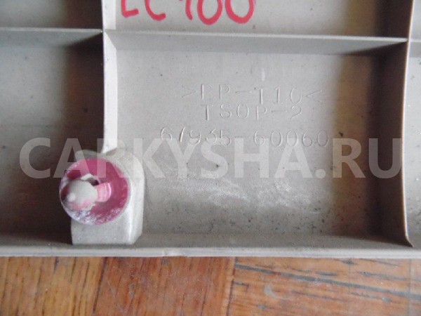 Обшивка двери багажника Toyota Land Cruiser 100 (1998—2002) Toyota Land Cruiser оригинальный номер 6793560060