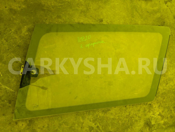 Стекло собачника Toyota Estima 