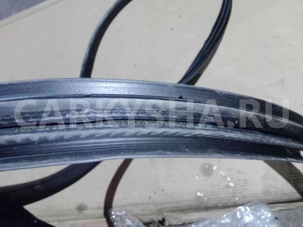 Уплотнитель двери Ford Fiesta Mk6 рестайлинг (2012—2019) Ford Fiesta оригинальный номер 1764123