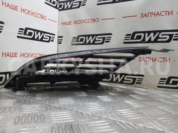 Решетка радиатора правая Nissan Primera 