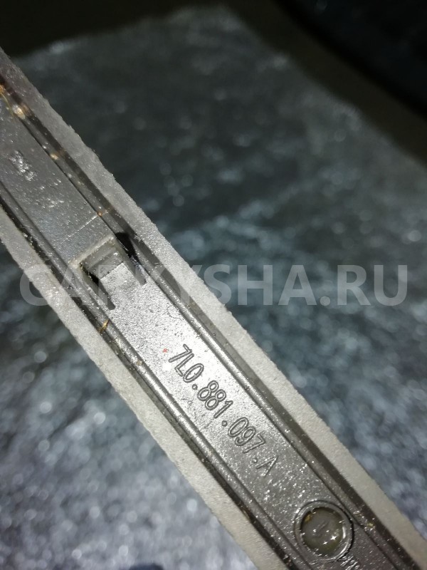 Накладка сиденья Audi Q7 4L (2005—2009) Audi 200 оригинальный номер 7l0881097a