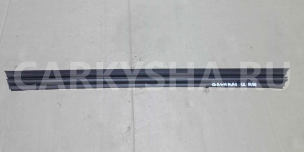 Уплотнитель стекла двери Nissan Qashqai I рестайлинг (2010—2013) Nissan Qashqai оригинальный номер 82834JD000