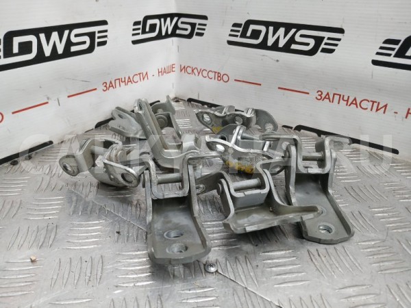 Петля двери Toyota Avensis 