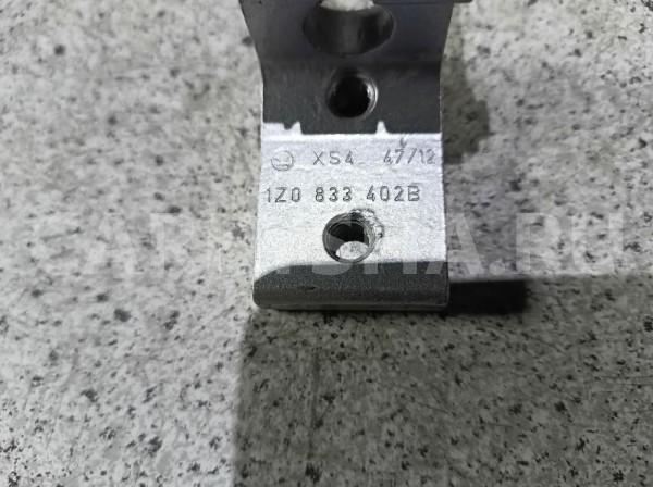 Петля двери Skoda Octavia II рестайлинг (2008—2013) Skoda Octavia оригинальный номер 1z0833402b