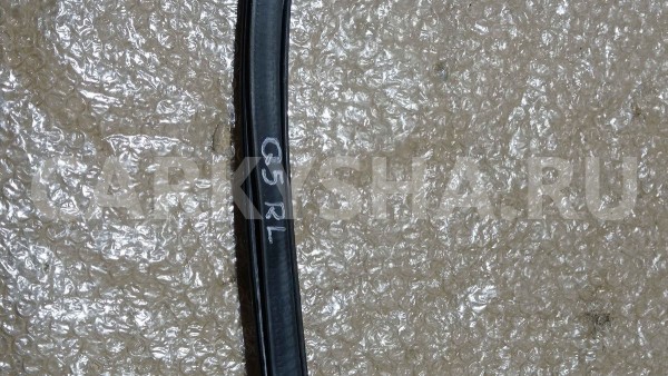 Уплотнитель двери Audi Q5 I (2008—2012) Audi 200 оригинальный номер 8R0833721D