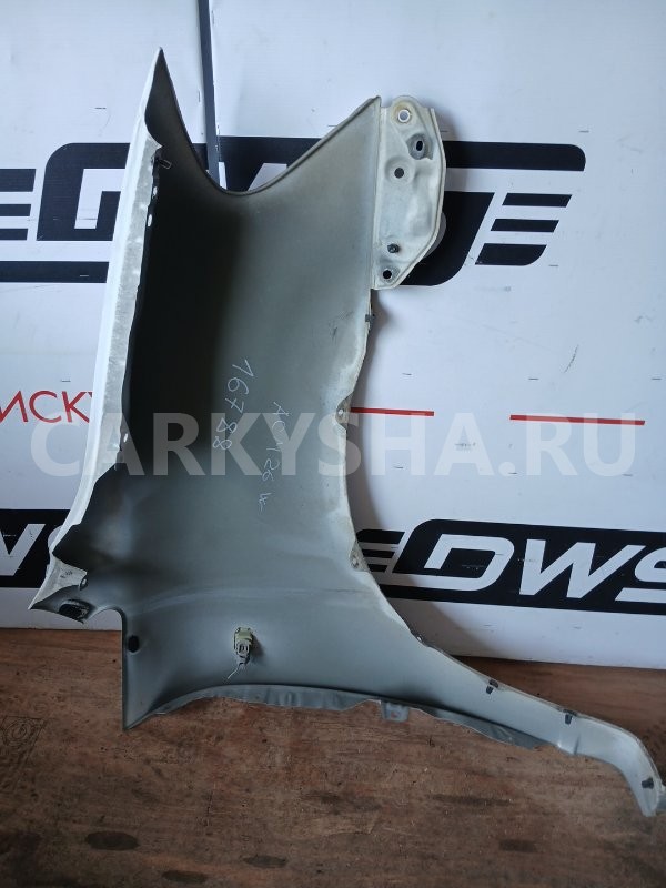 крыло переднее левое Toyota Ipsum 
