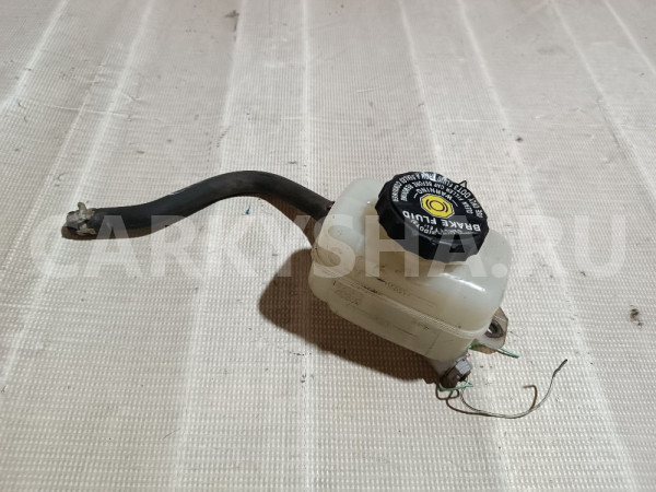 Бачок главного тормозного цилиндра Lexus RX оригинальный номер 4722048020