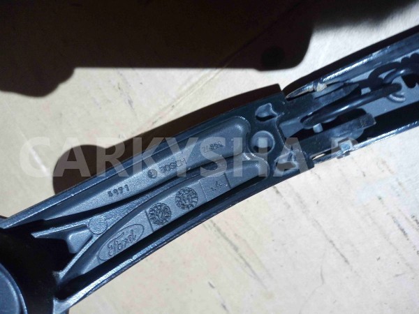 Поводок стеклоочистителя Ford Focus III (2011—2015) Ford Focus оригинальный номер BM5117526BB