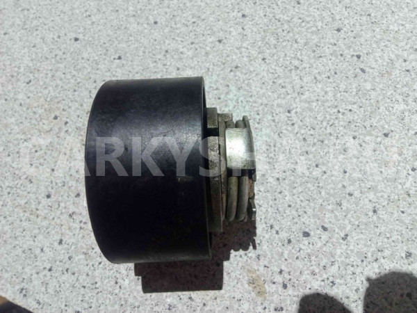 Ролик-натяжитель ремня ГРМ Land Rover Discovery III (2004—2009) Land Rover Discovery оригинальный номер LR006526