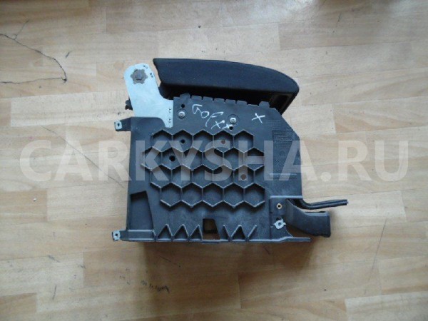 Подлокотник Volkswagen Golf Plus II (2009—2014) Volkswagen Golf Plus оригинальный номер 5M0864251B