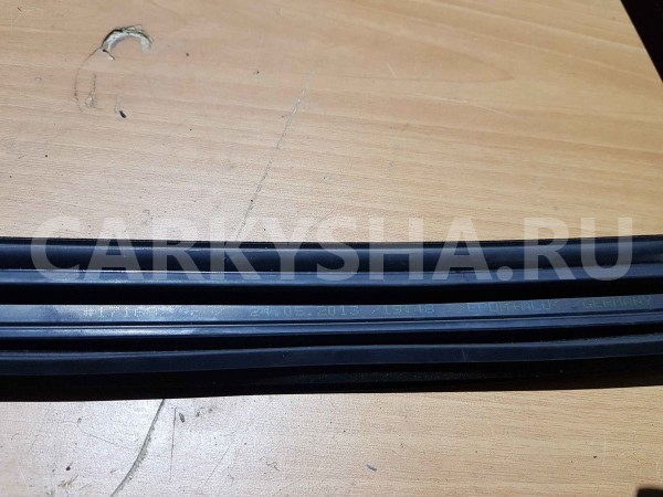 Уплотнитель стекла двери Mercedes-Benz E-класс W212/S212/C207/A207 рестайлинг (2013—2016) Mercedes-Benz E-klasse оригинальный номер A2127351825