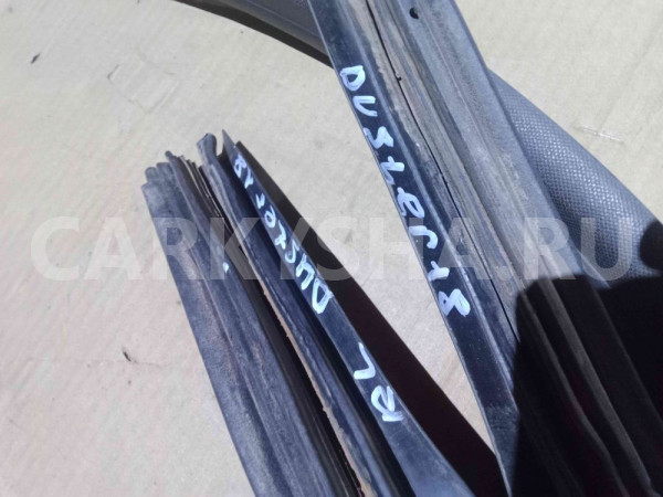 Уплотнитель двери Renault Duster I рестайлинг (2015—2021) Renault 15 оригинальный номер 769246051R