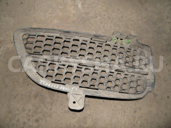 Решетка в бампер Volkswagen Touareg I (2002—2006) Volkswagen Touareg оригинальный номер 7L6853666