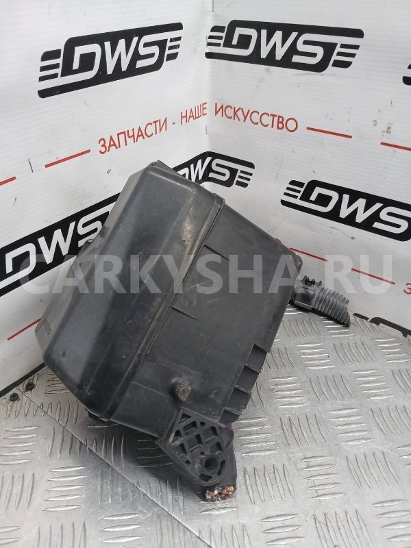 Блок реле и предохранителей Toyota Ipsum 