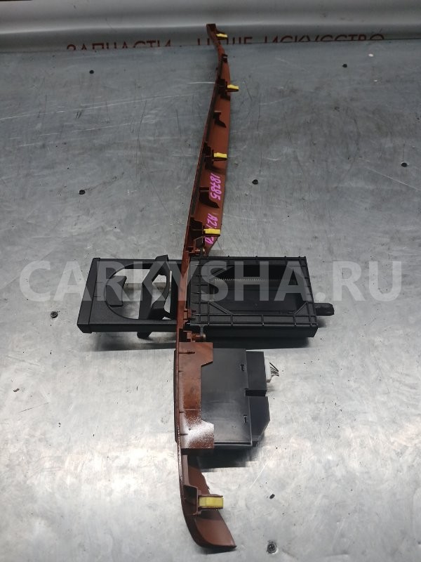 Накладка пластиковая в салон Toyota Avensis 