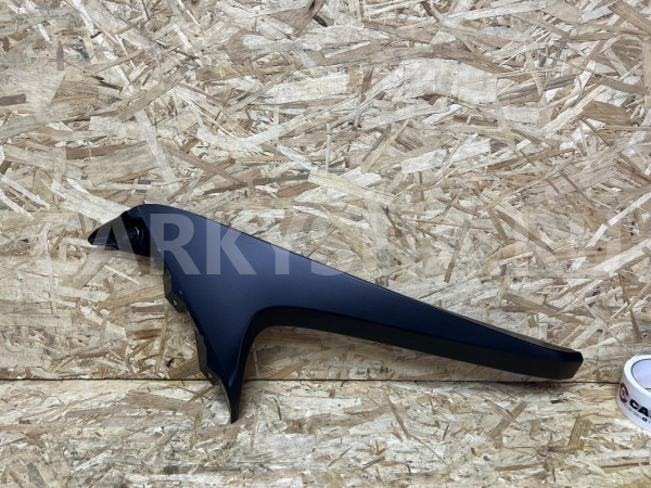 Накладка крышки багажника правая Toyota RAV 4 V (XA50) оригинальный номер 76087-42060