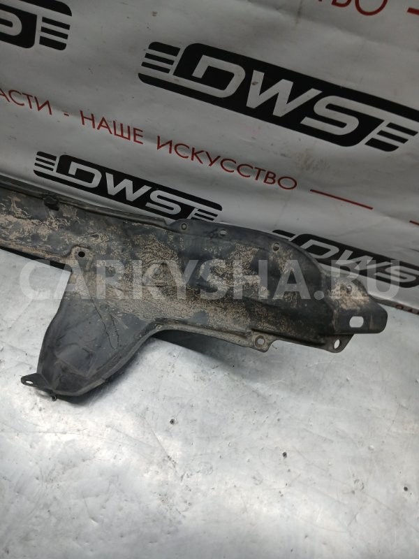 Подкрылок Nissan Serena 