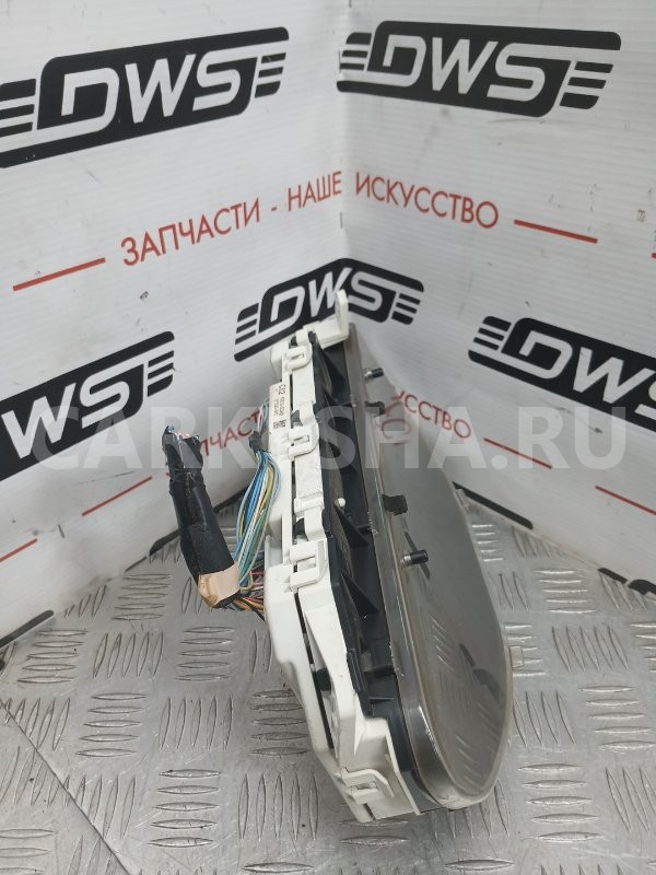 Панель приборов Toyota Sienta 