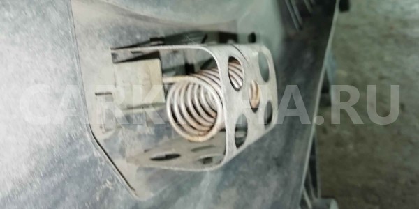 Диффузор вентилятора Renault Duster I (2010—2015) Renault 15 оригинальный номер 214817577r