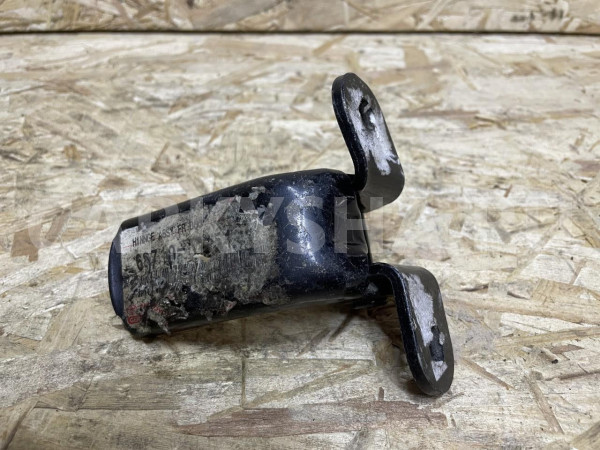 Петля двери передняя правая верхняя Toyota RAV 4 III (XA30) оригинальный номер 68710-12151