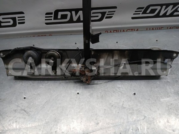 Рамка радиатора Toyota Noah 